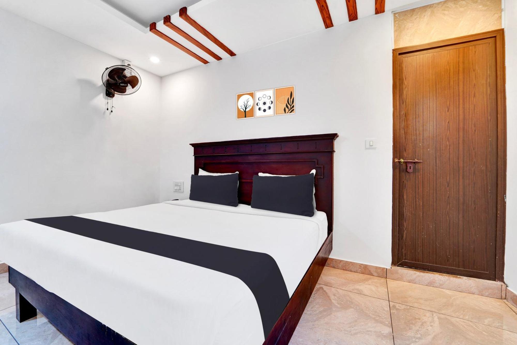 Super O Ernakulam Near North Railway Station Hotel *