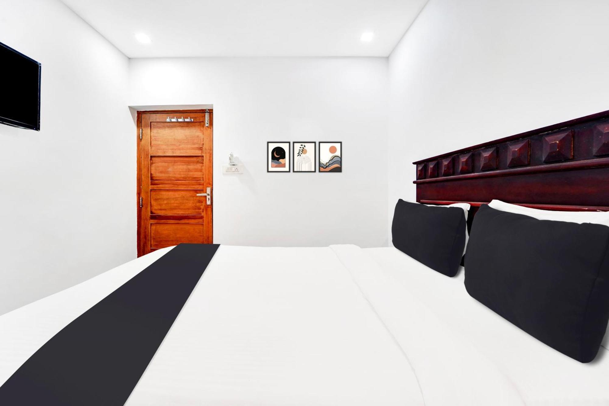 Super O Ernakulam Near North Railway Station * Kochi