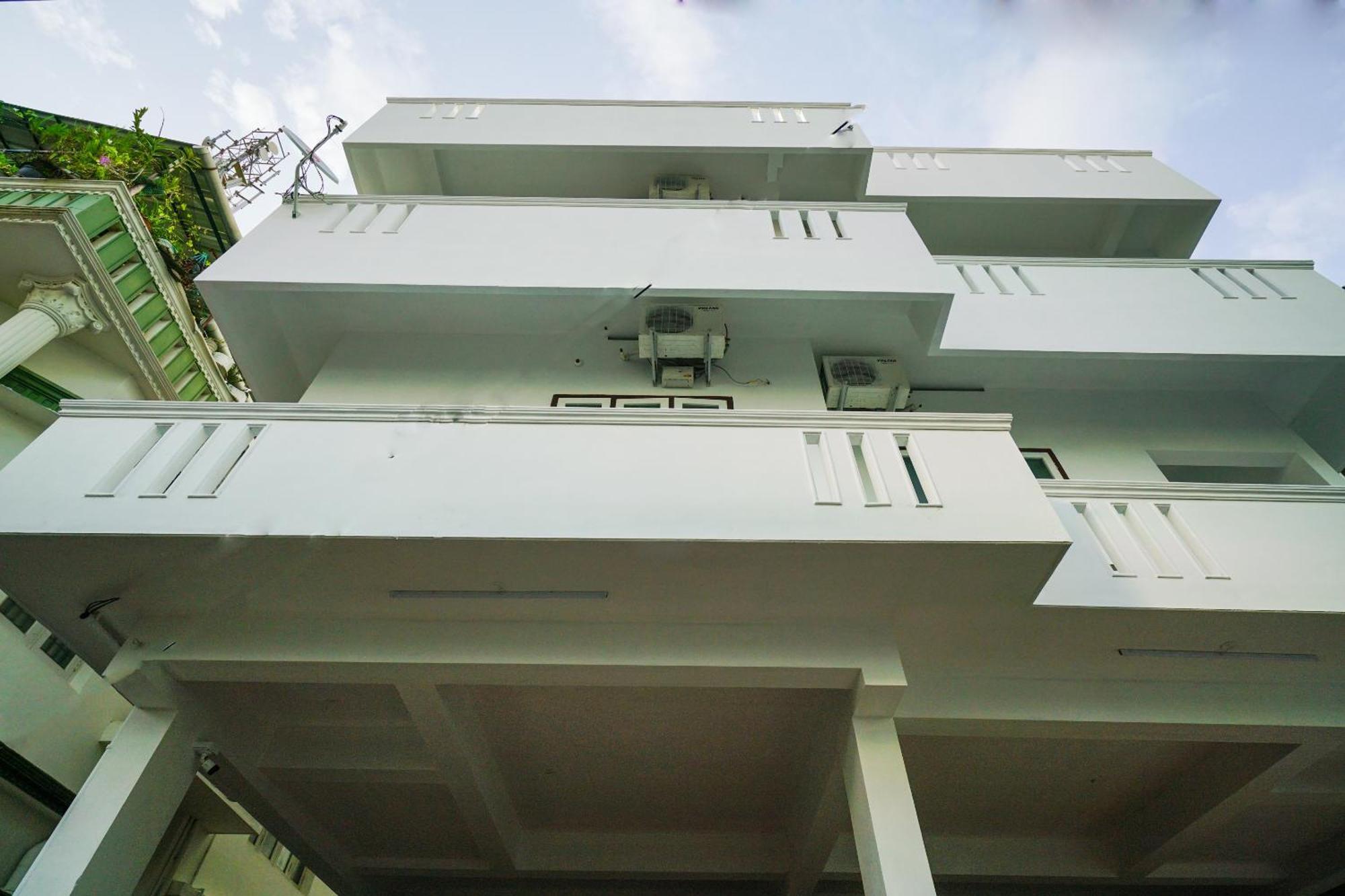 O Elegant Kaippallil * Kochi