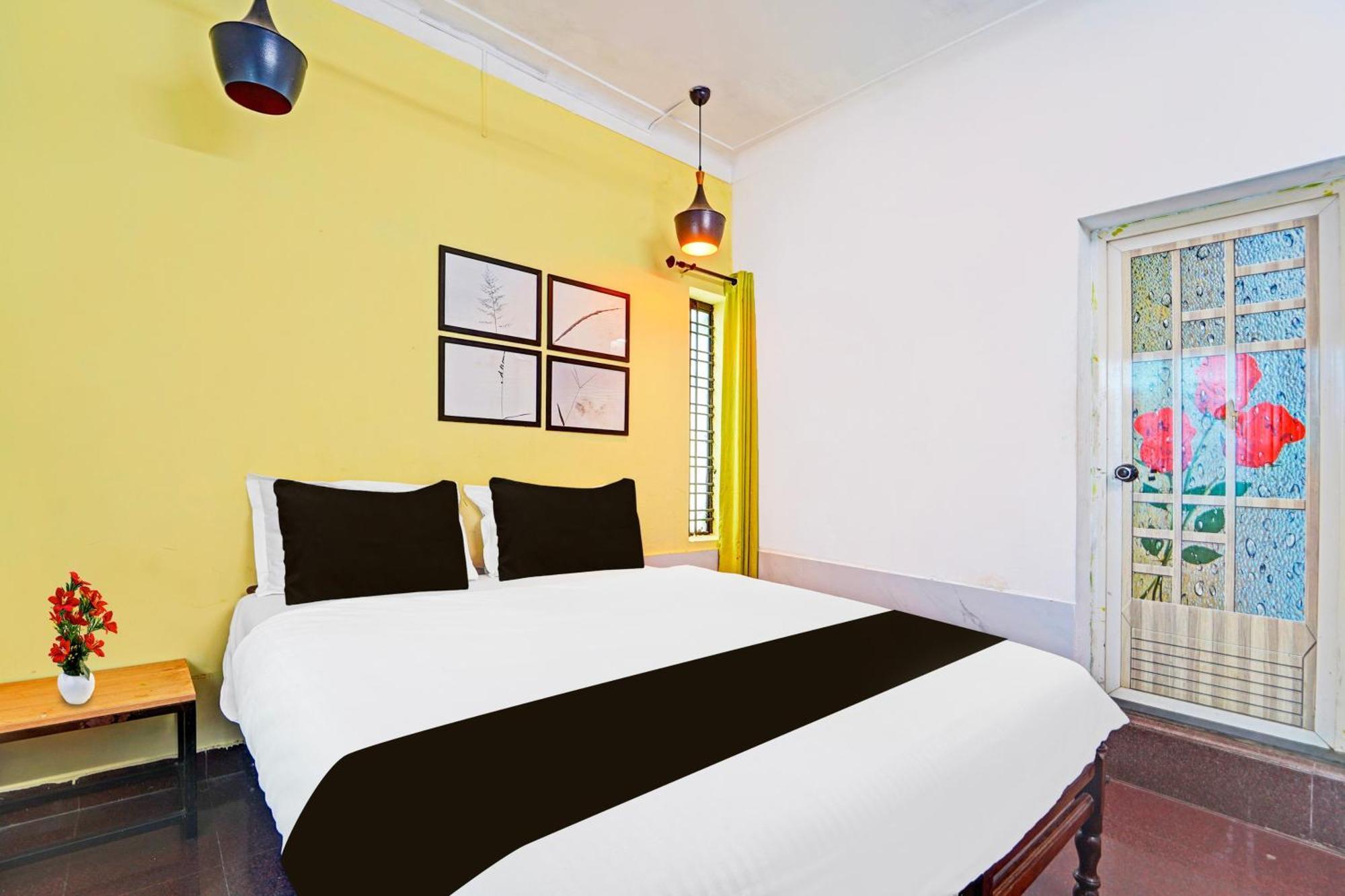 Hotel Super O Thammanam