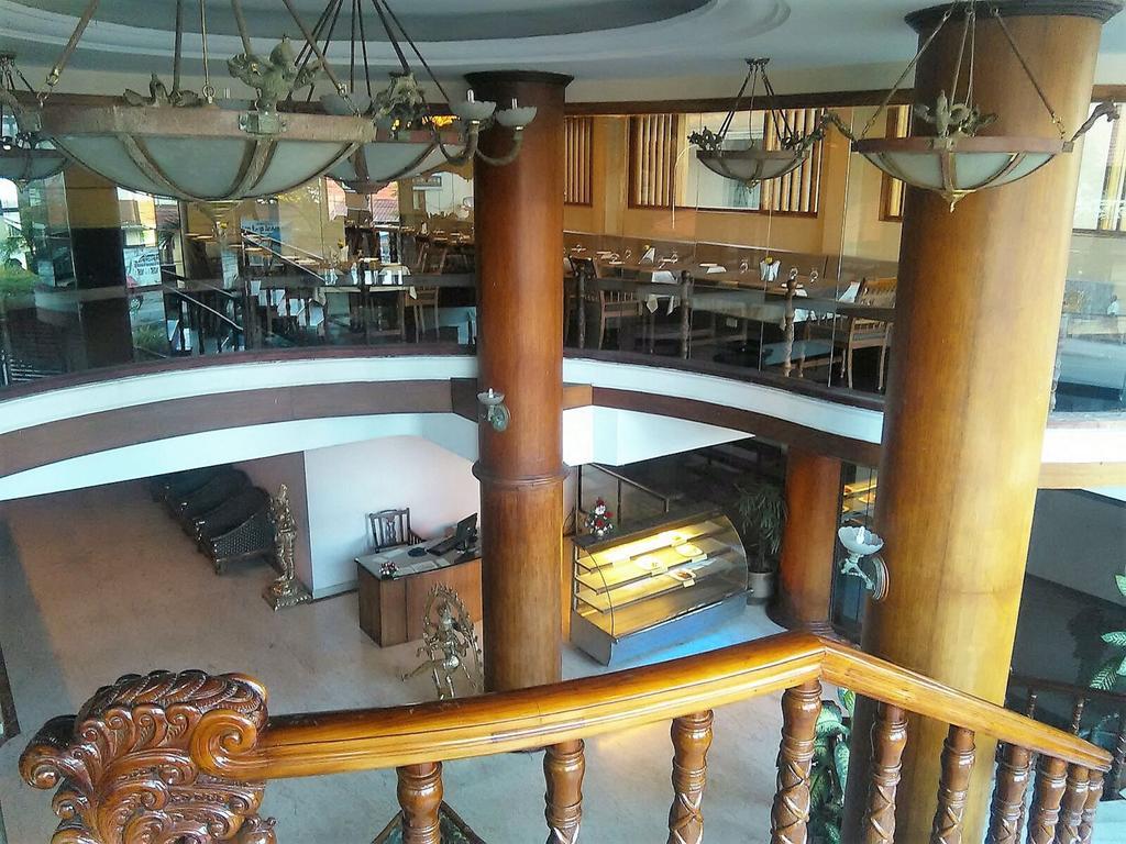 The Woods Manor Mg Road Hotel Kochi