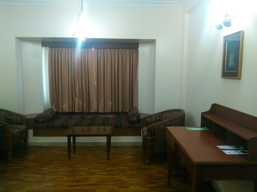 The Woods Manor Mg Road Hotel Kochi