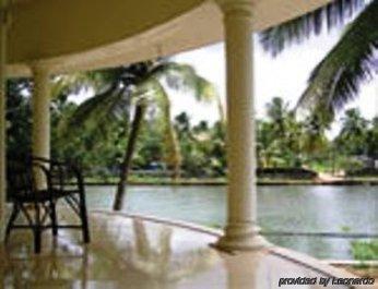 O Oval Retreat Hotel