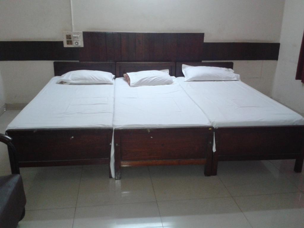 Hotel Embassy 2*