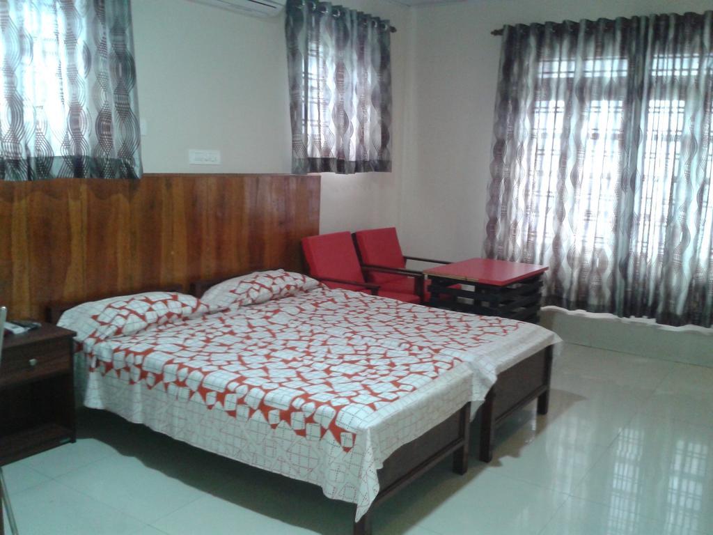 Embassy Hotel 2*