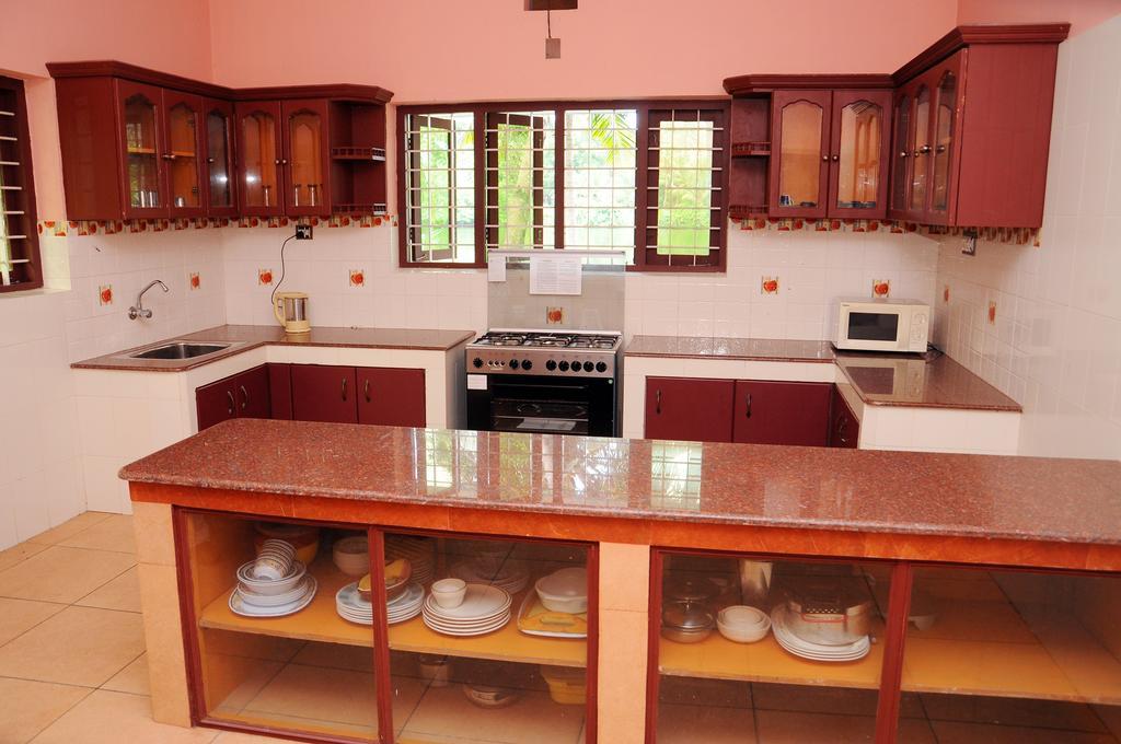 Muralee'S Riverside Villa In Kochi Kochi