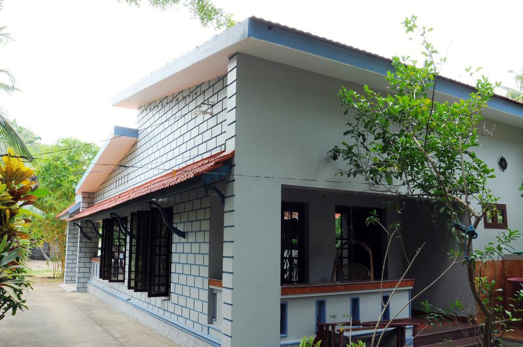 Muralee'S Riverside Villa In Kochi *