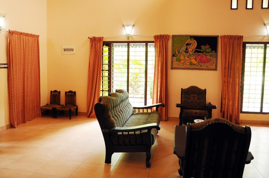 Muralee'S Riverside Villa In Kochi Holiday home