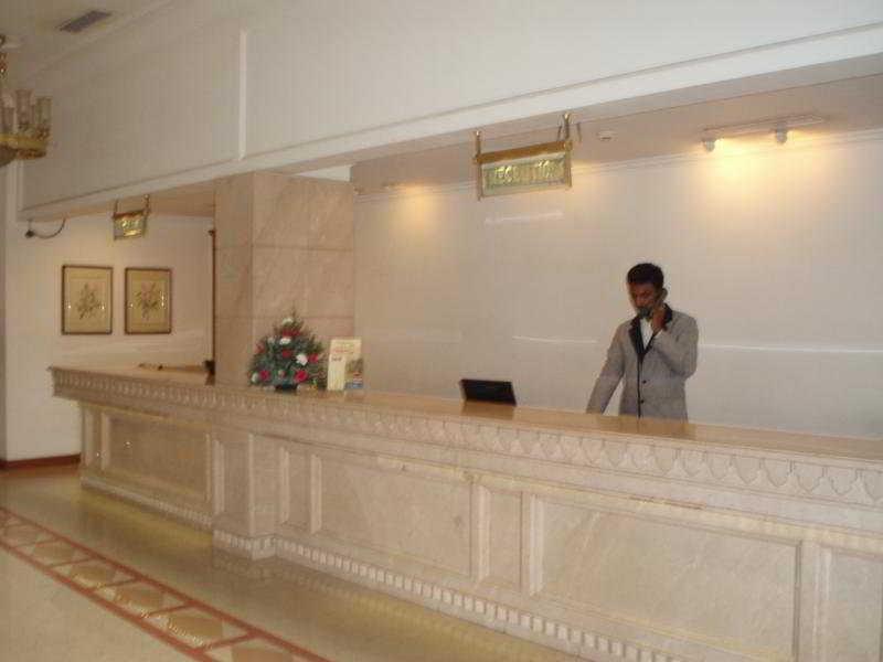 Hotel Abad Atrium Kochi