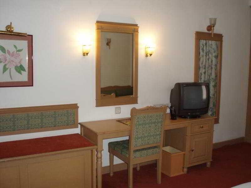 Hotel Abad Atrium 4*