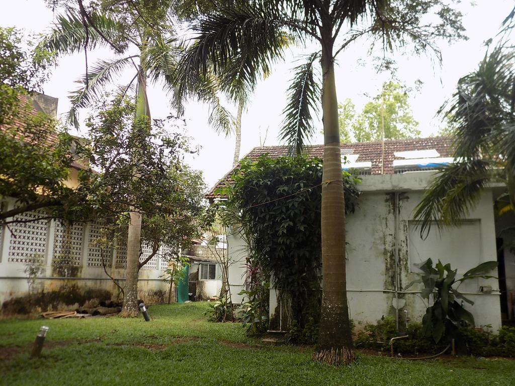 Elphinstone Residency