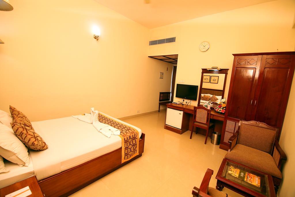 Queen Hotel 3*