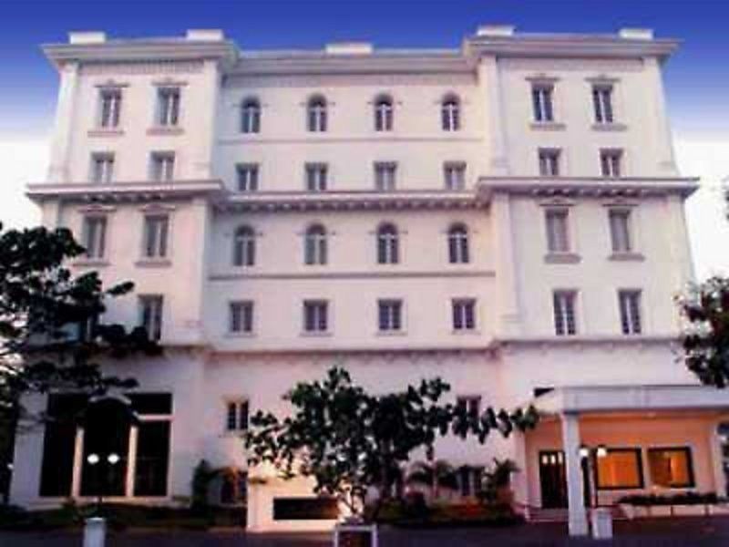 The Avenue Center