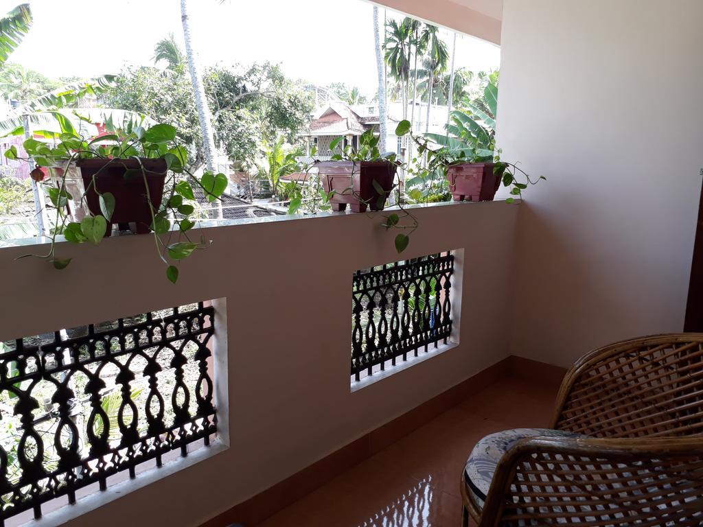 Valiyathayil * Kochi
