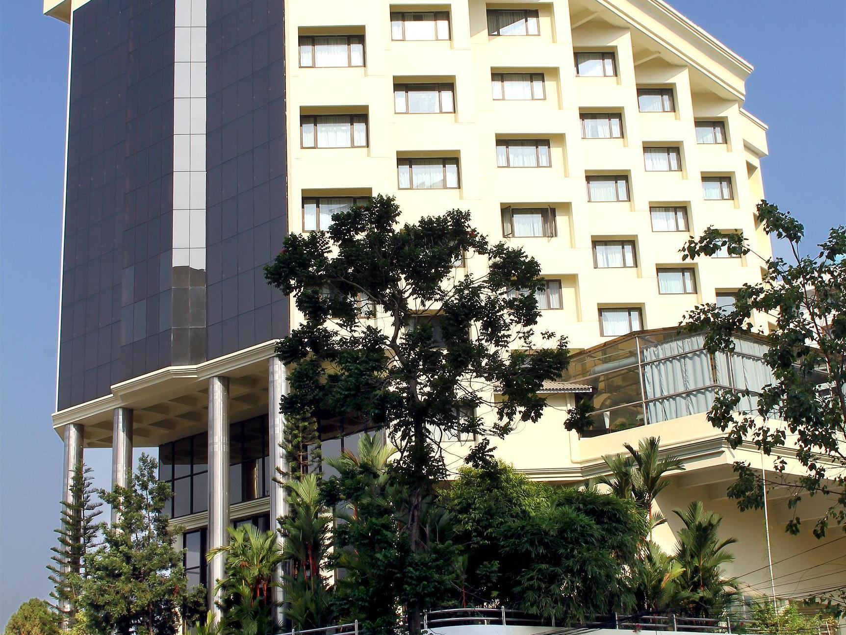 Gokulam Park & Convention Centre Hotel 3*