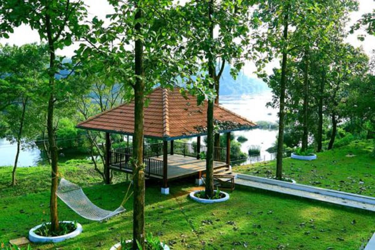 Whispering Waters Cochin Resort 3*