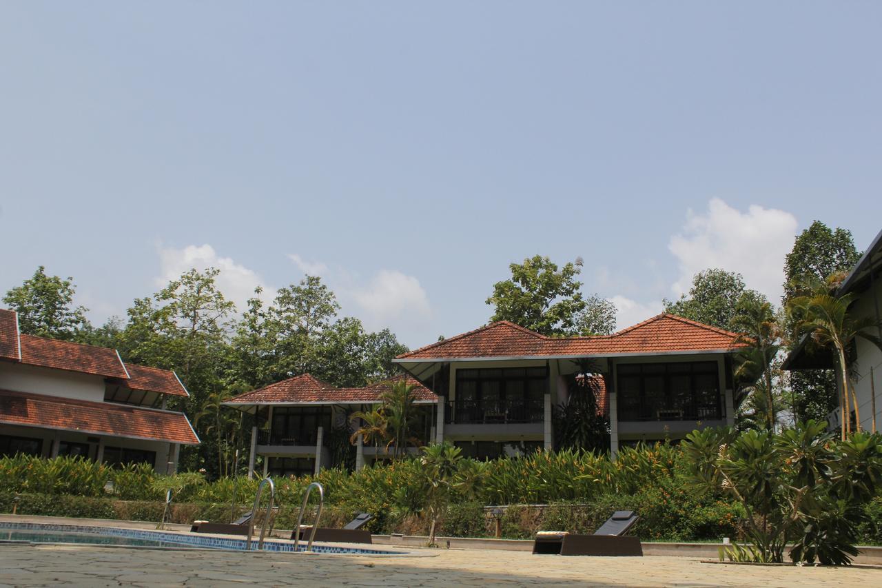 Resort Whispering Waters Cochin Kochi