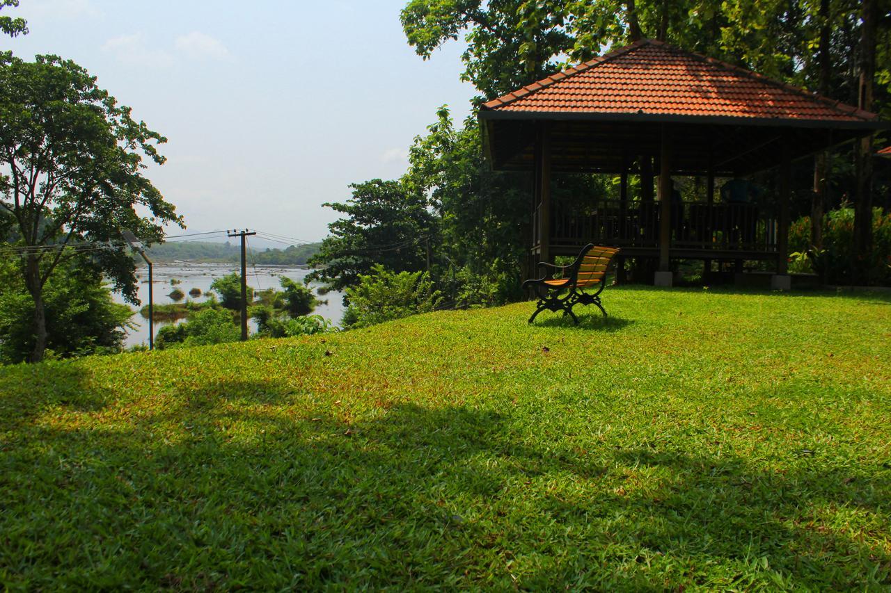 Resort Whispering Waters Cochin Kochi