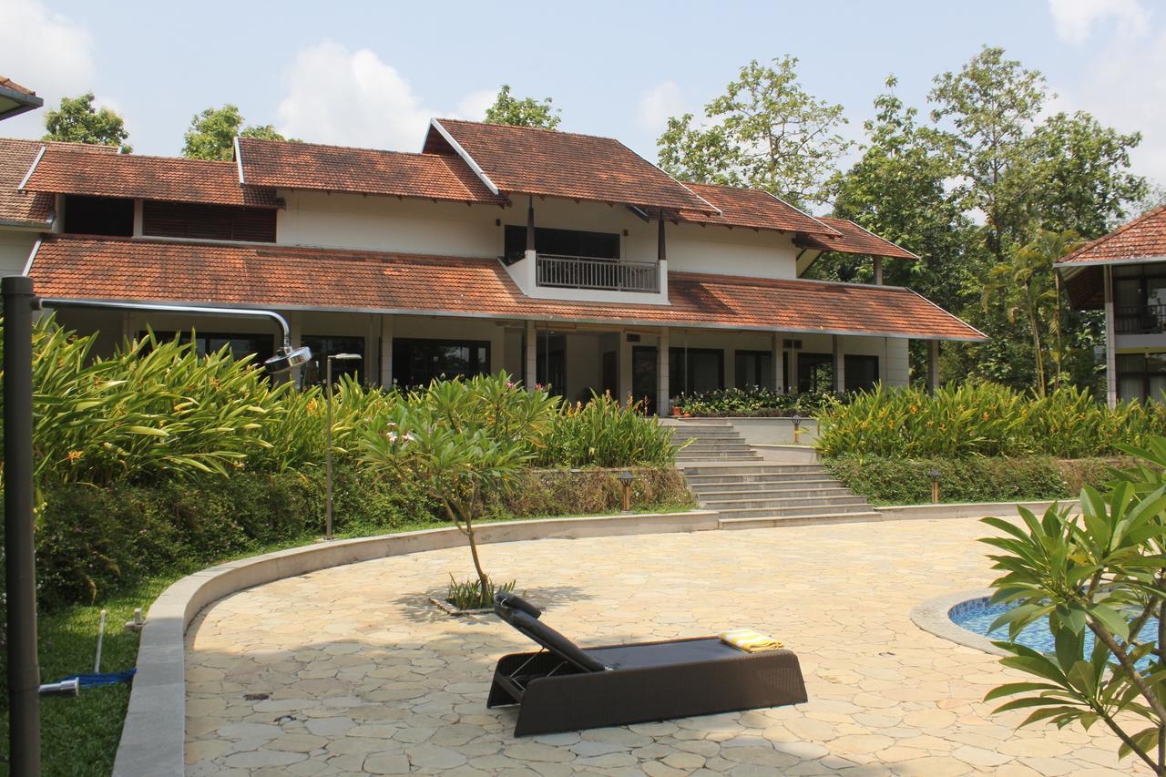 Whispering Waters Cochin Resort