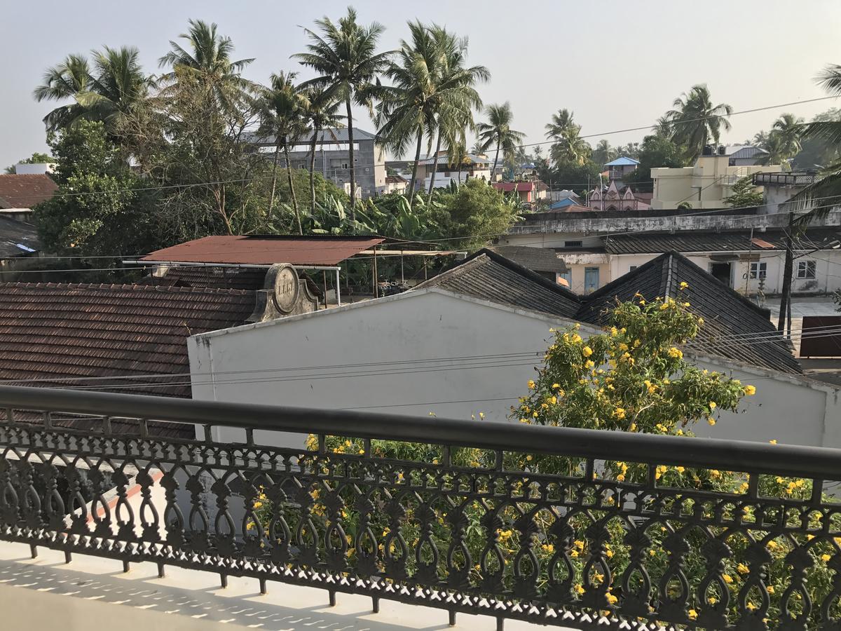 Hotel Daffodils Spice Court Kochi