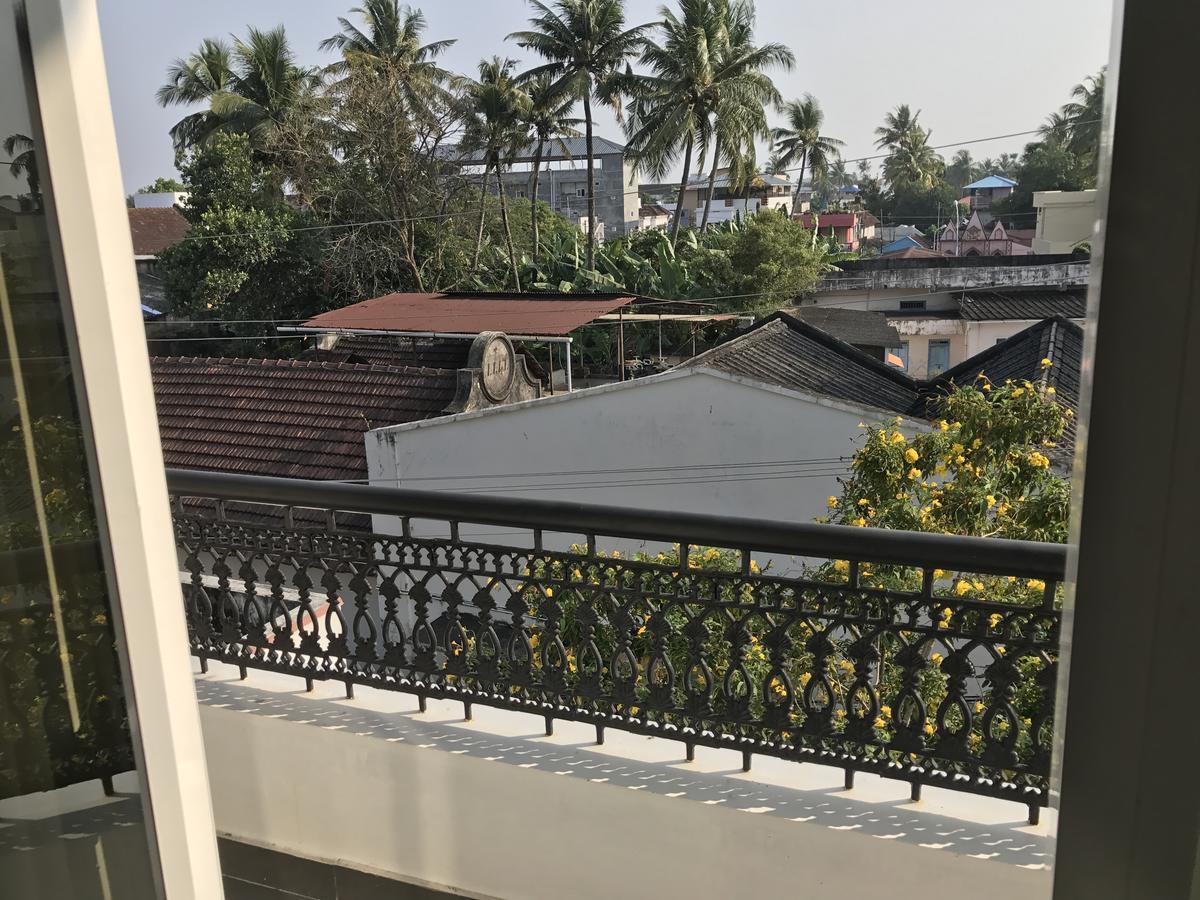 Hotel Daffodils Spice Court Kochi