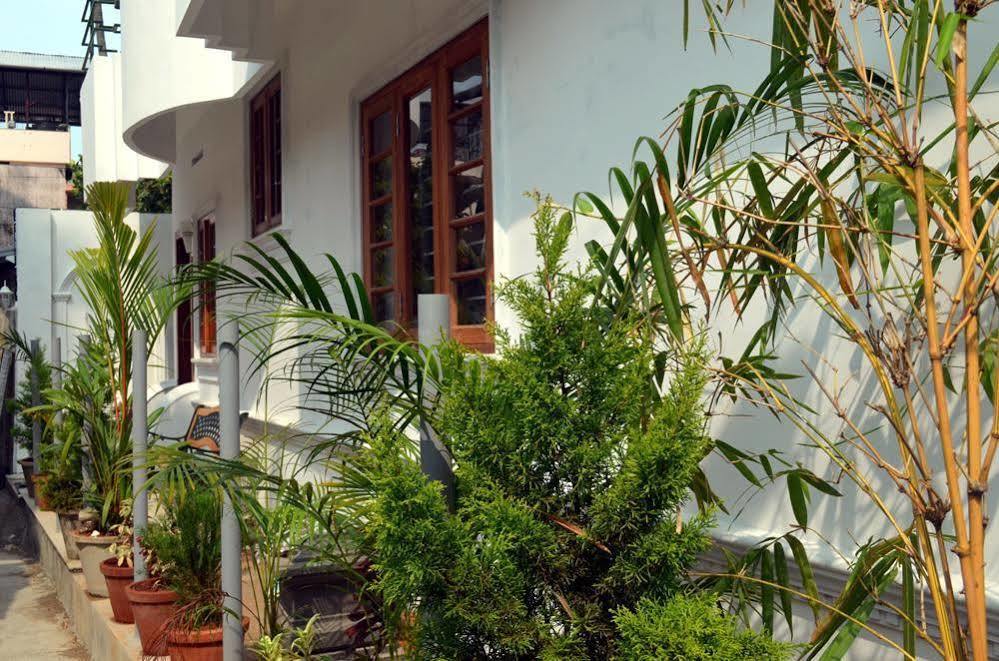 Rampart Homestay *
