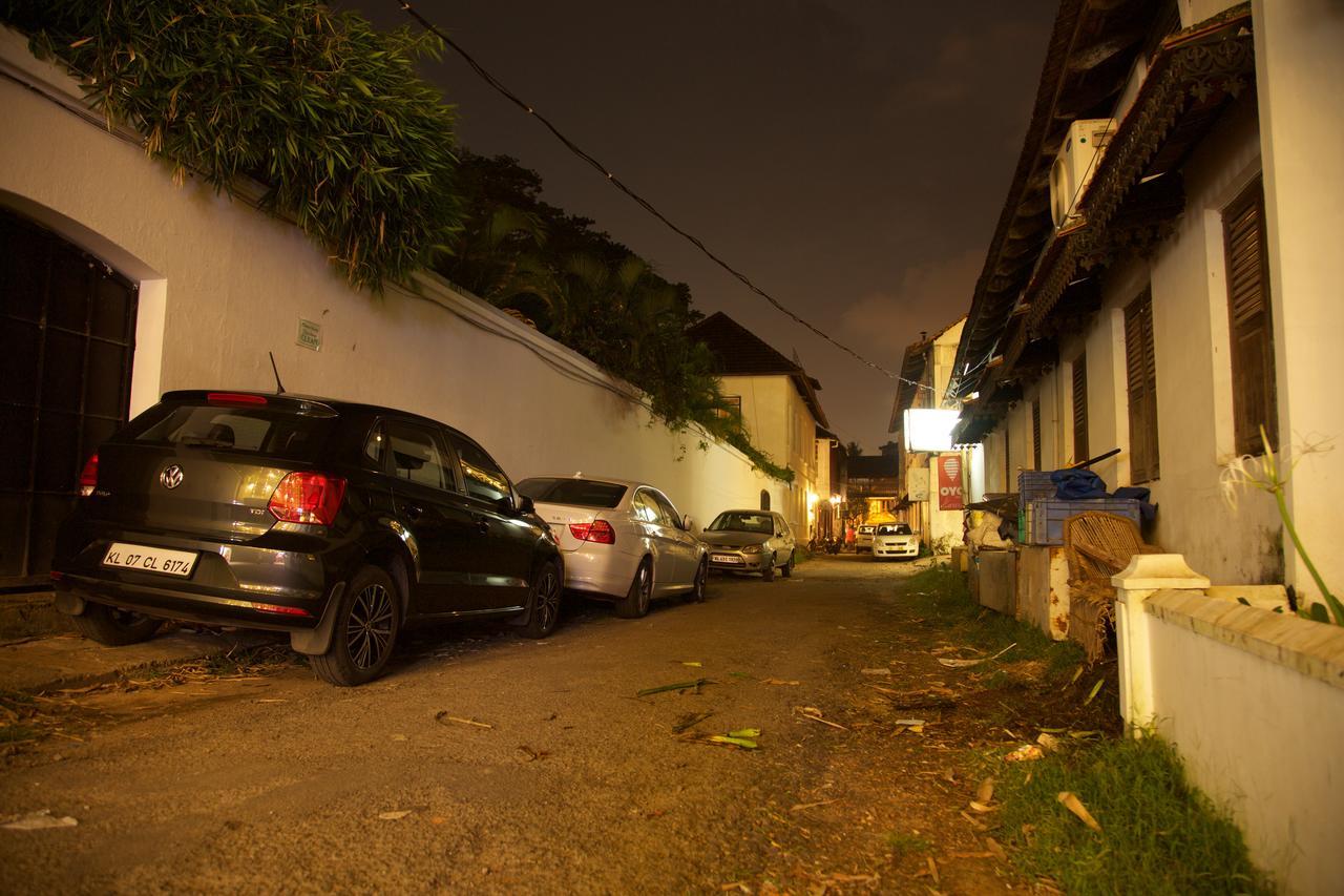 Hotel Roses Fortkochi Kochi