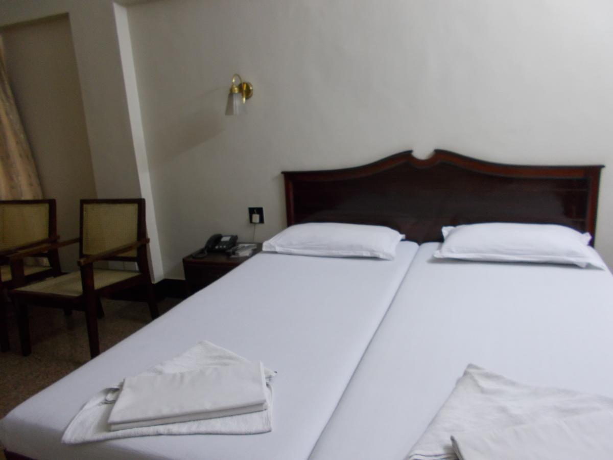 Biju's Tourist Hotel *