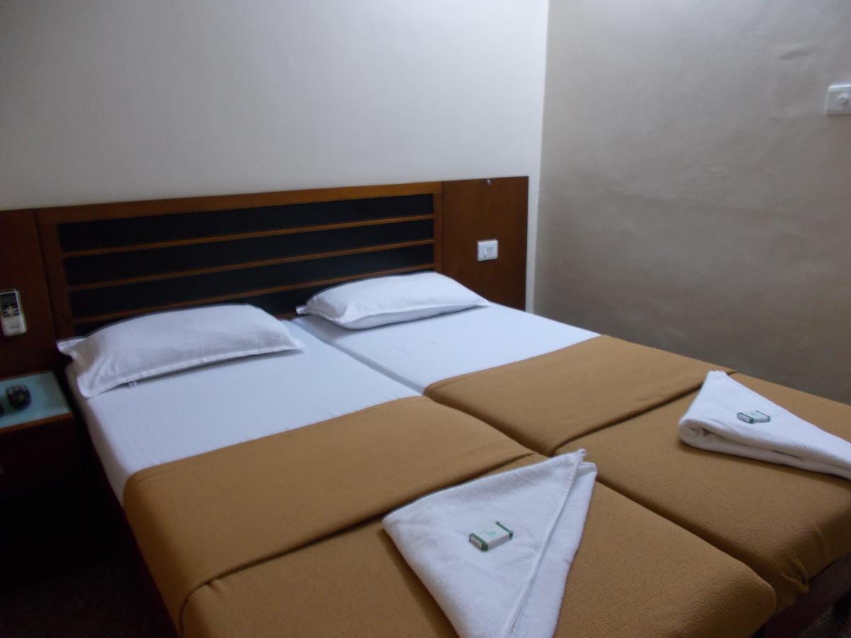 Biju's Tourist Hotel *
