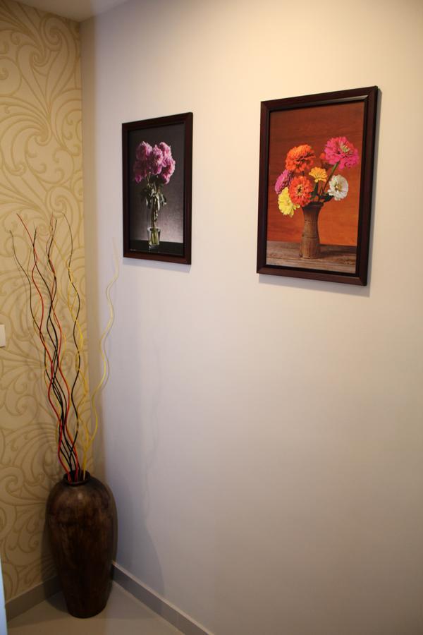Collection O 8267 Galaxy 3* Kochi