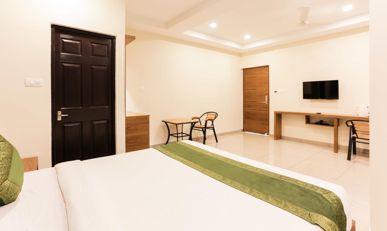 Treebo Trend Cmks Gulmohar Hotel 3*