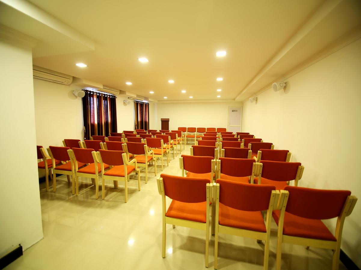 Hotel Oyo 3283 Puthens Capitol