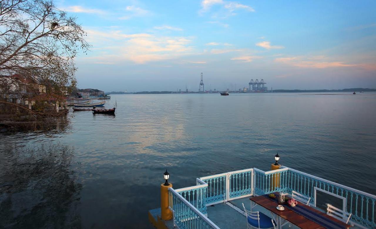 Bloom Boutique Waterfront Hotel 4*