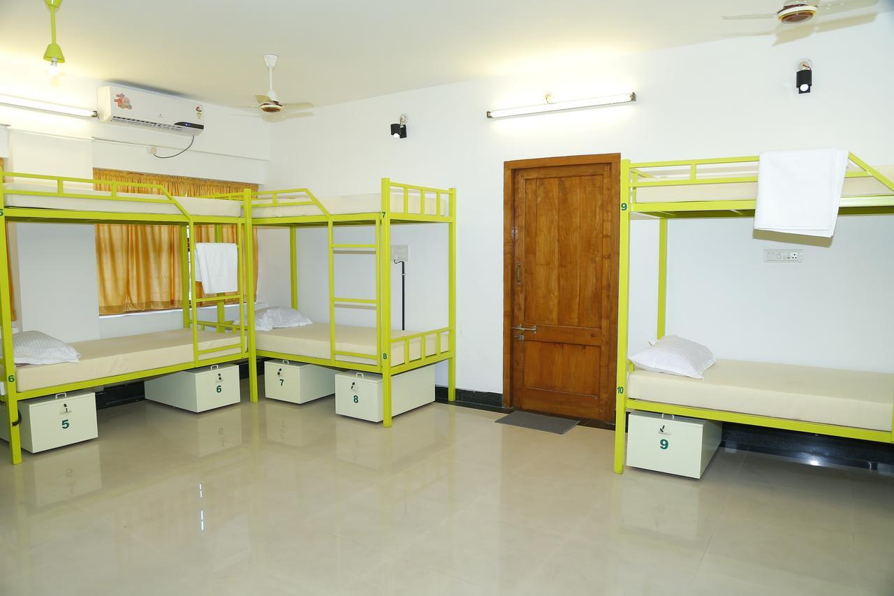 Hostel By The Sea *