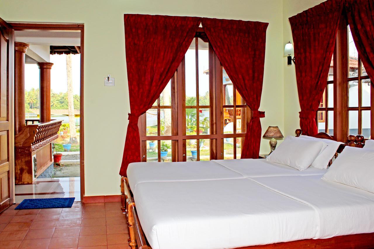 Breeze Backwater Homes Homestay *