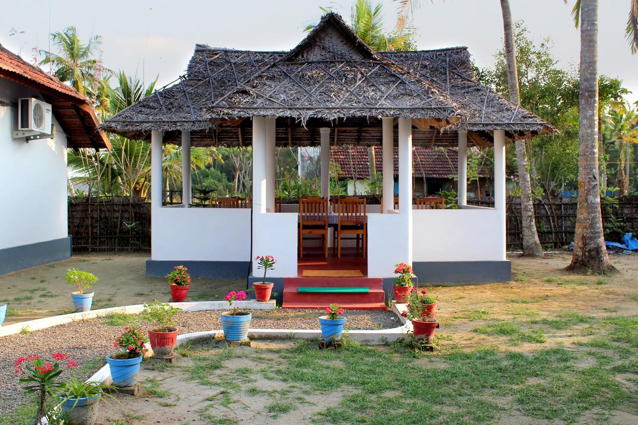 Homestay Breeze Backwater Homes
