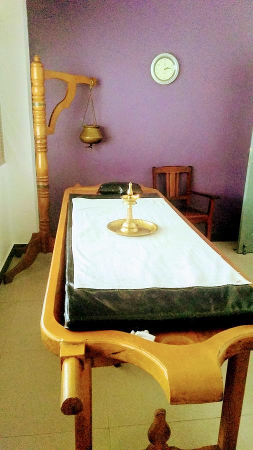 Hotel Abad Atrium Kochi