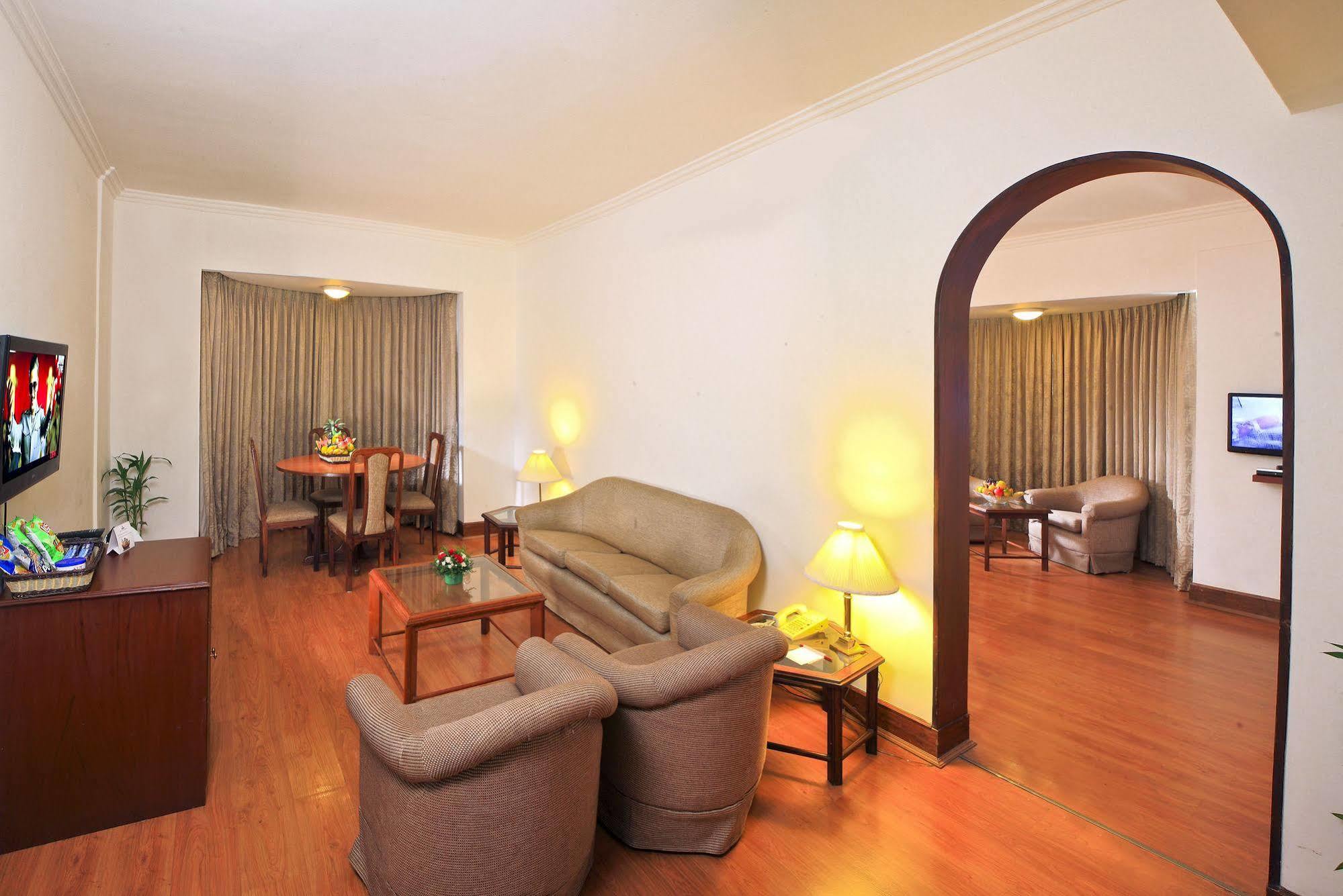 Hotel Abad Plaza Kochi