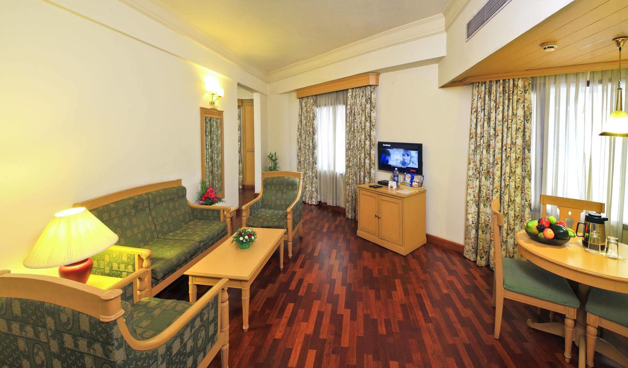 Abad Plaza Hotel 4*