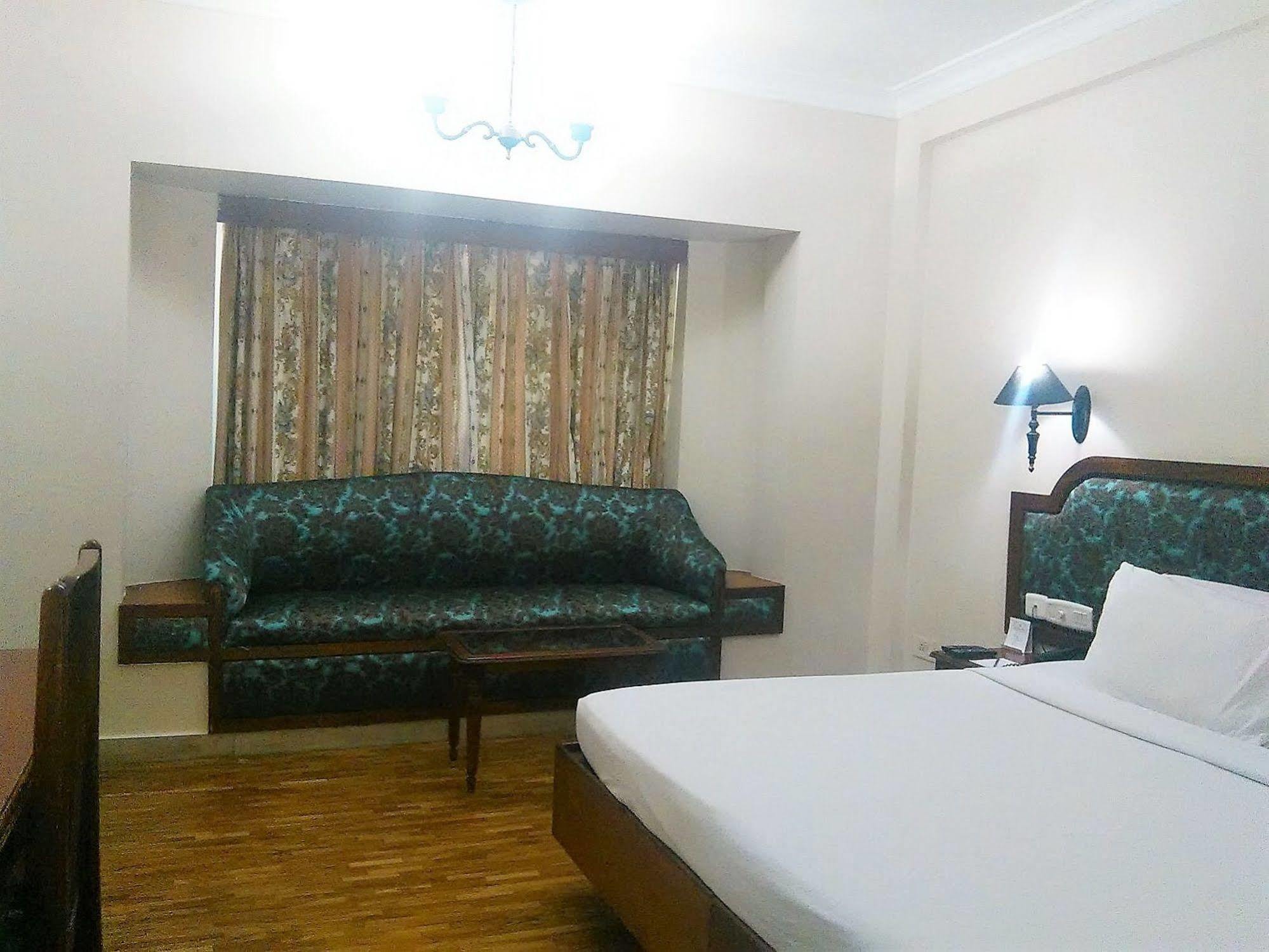 The Woods Manor Mg Road 3*