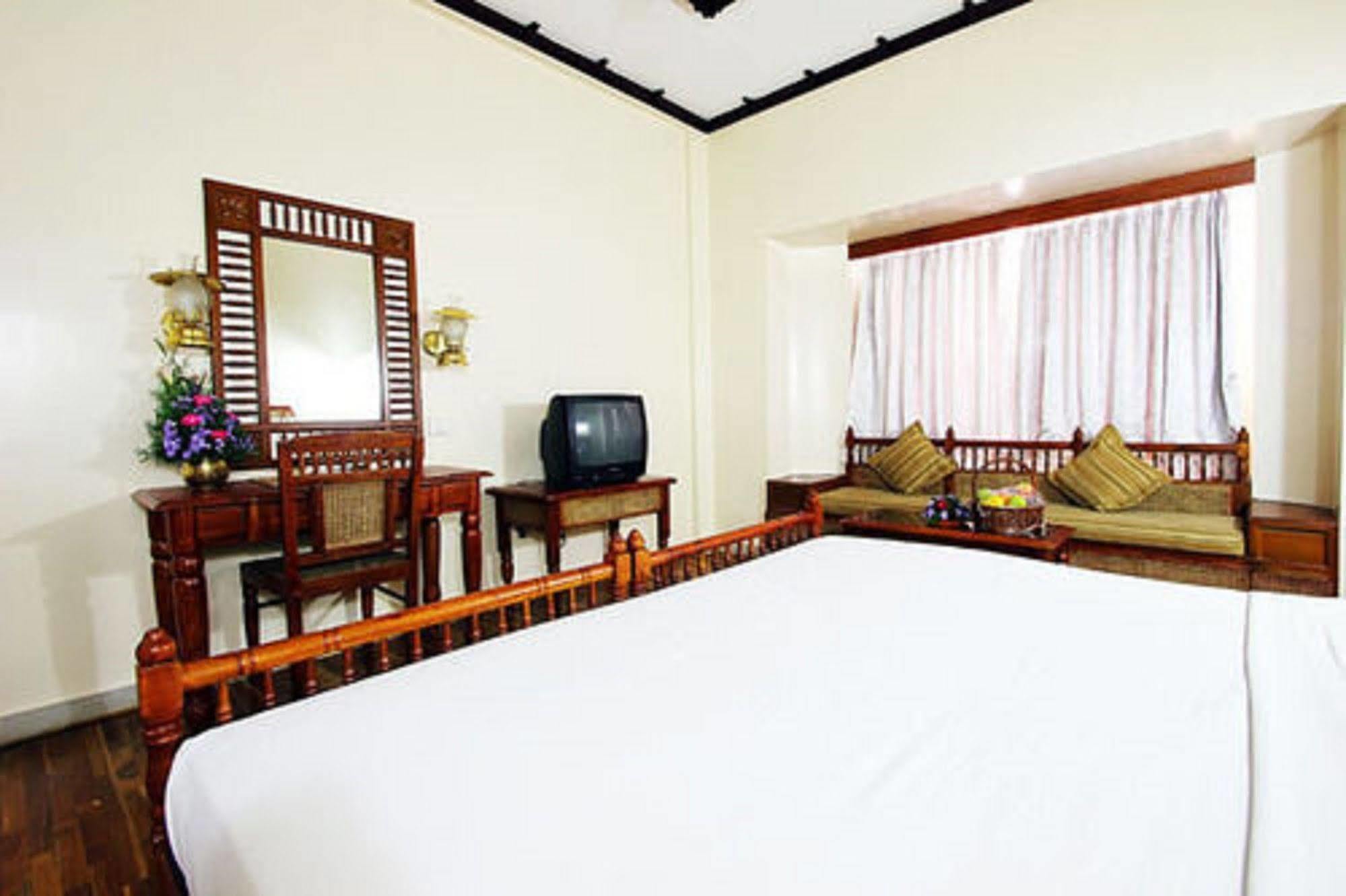 Hotel The Woods Manor Mg Road Kochi
