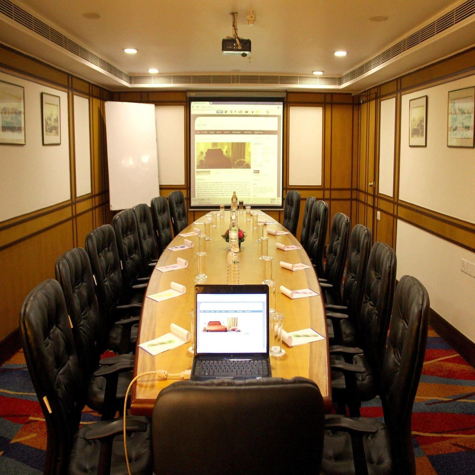 Hotel Gokulam Park & Convention Centre Kochi