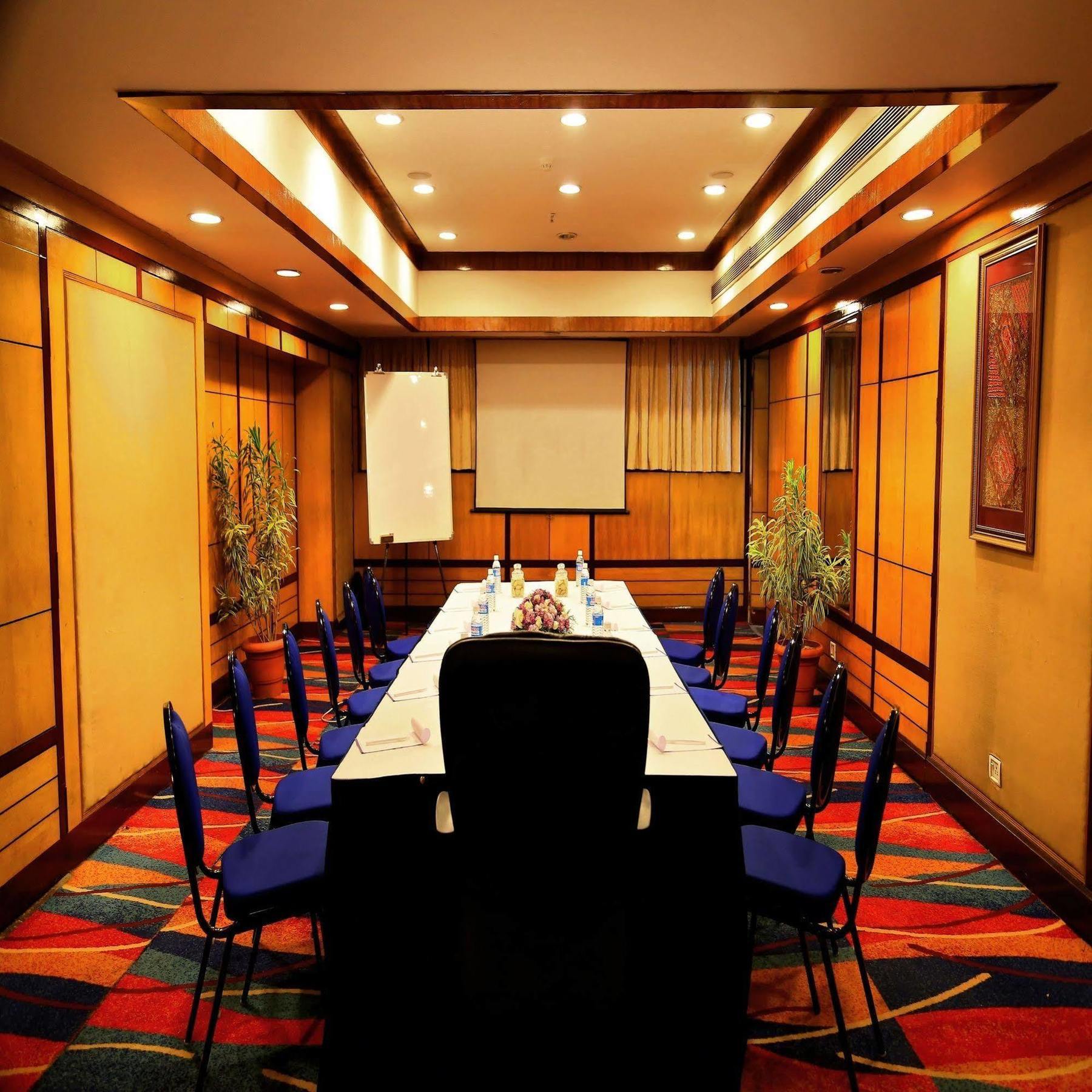Gokulam Park & Convention Centre 3*