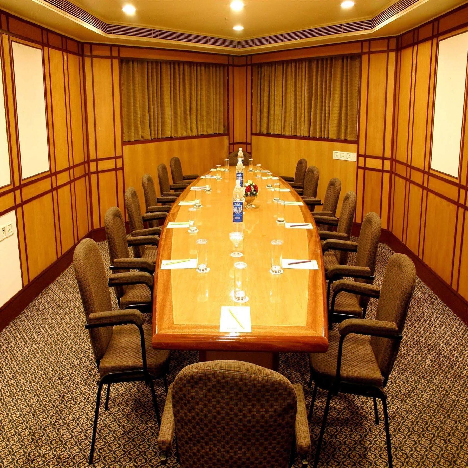 Gokulam Park & Convention Centre Hotel 3*