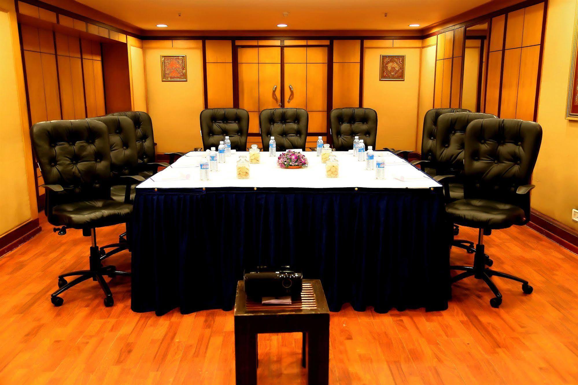 Gokulam Park & Convention Centre Hotel