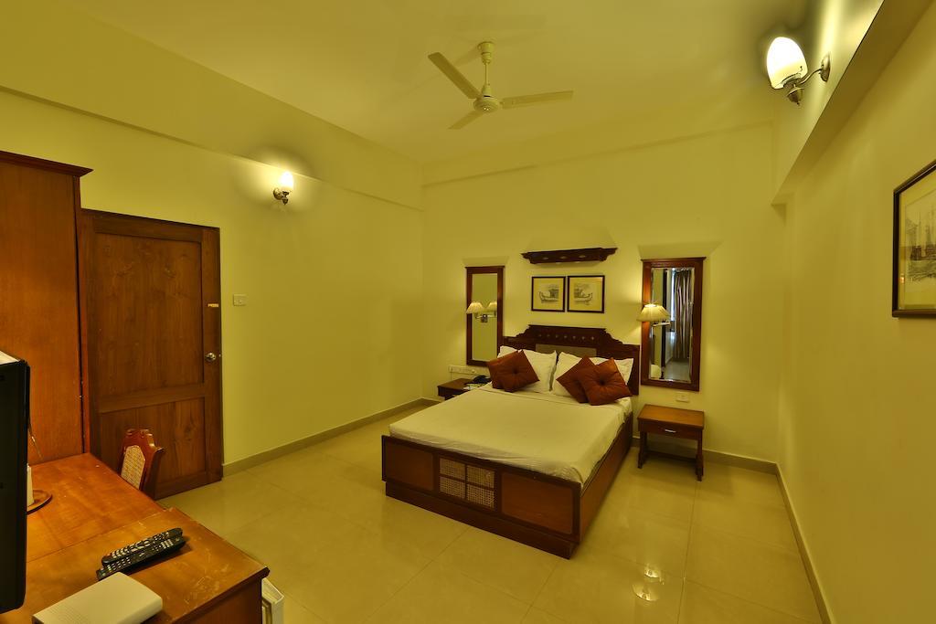 Queen Hotel 3*