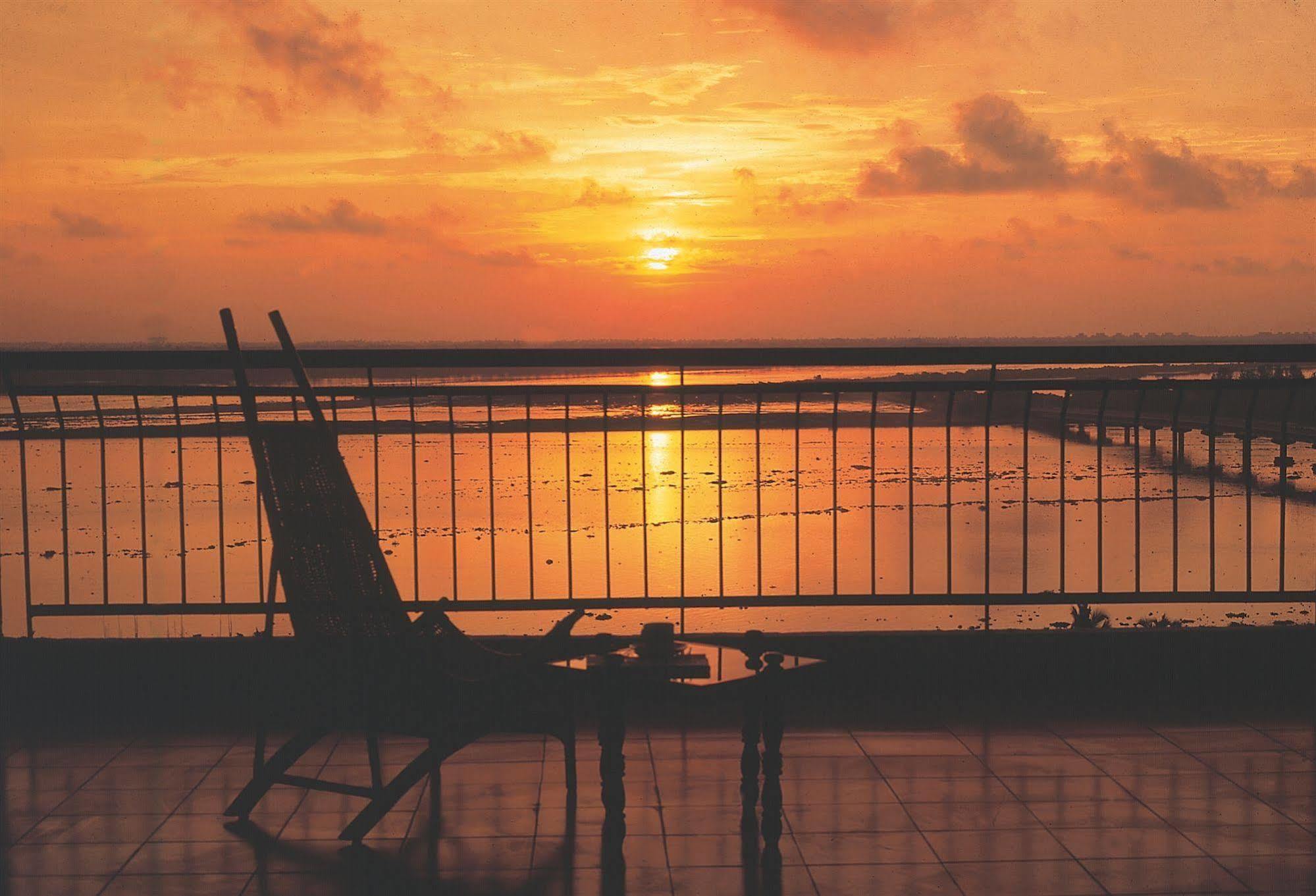 Riviera Suites Hotel 4*