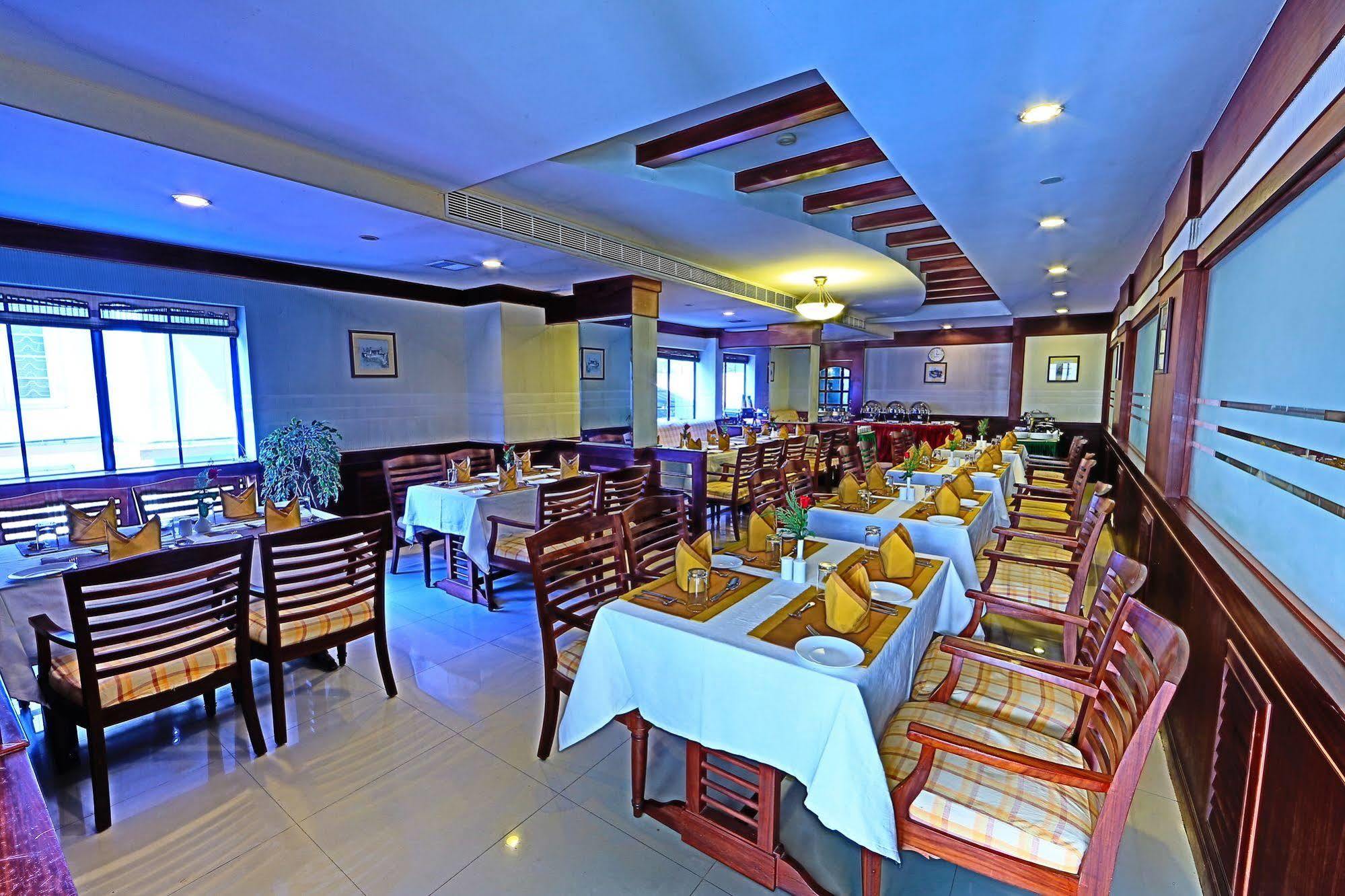 Queen Hotel 3*
