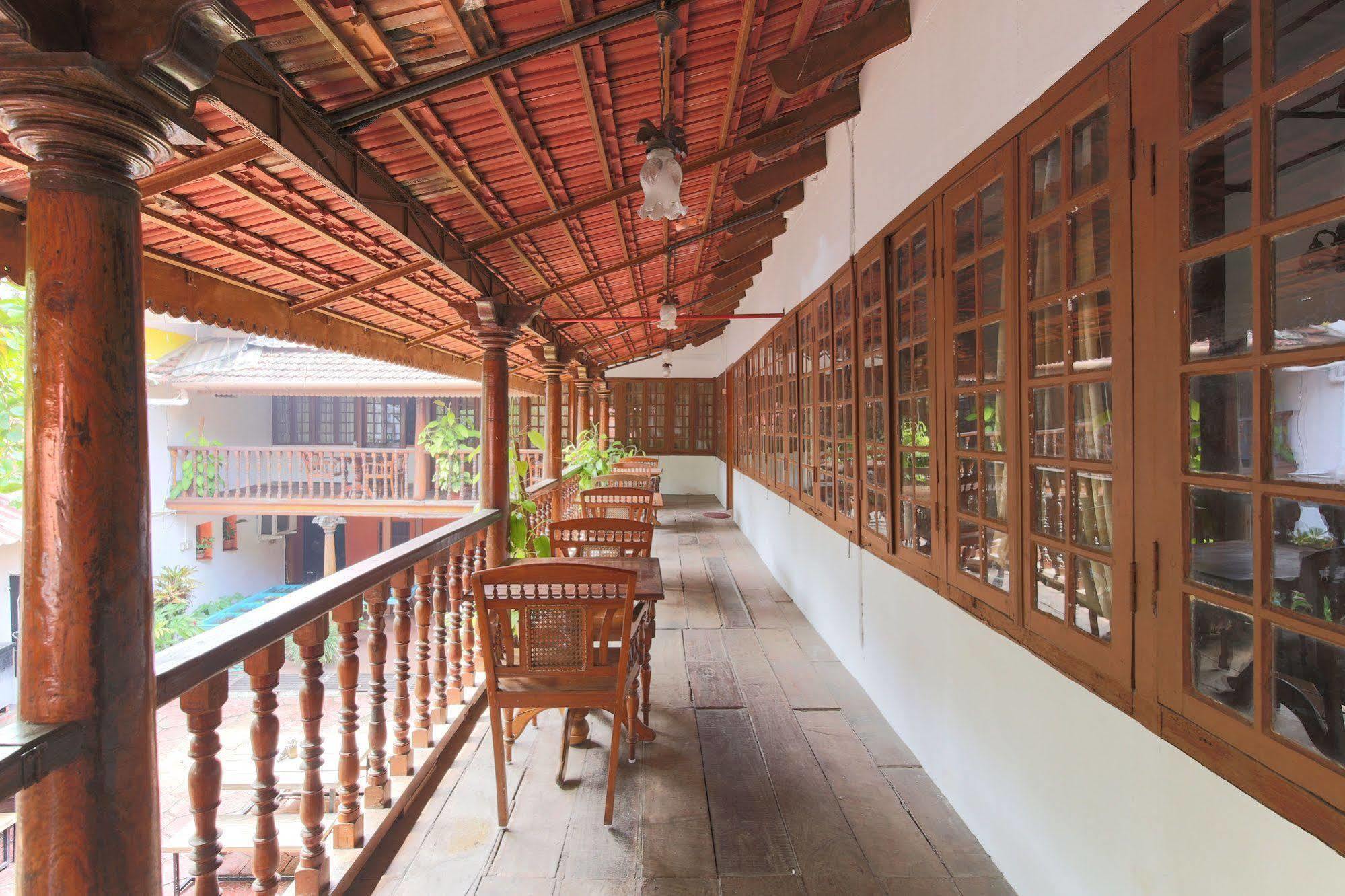 Rossitta Wood Castle 3* Kochi
