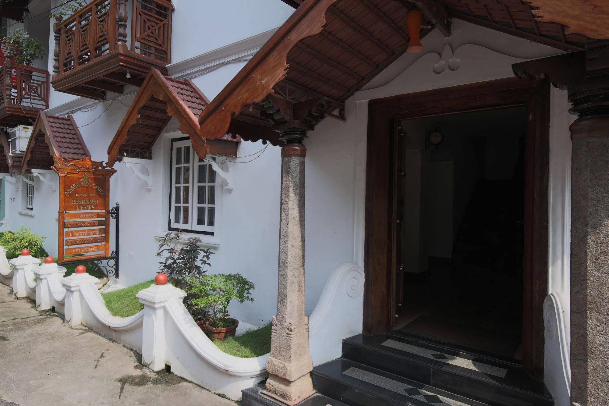 Rossitta Wood Castle Bed & Breakfast